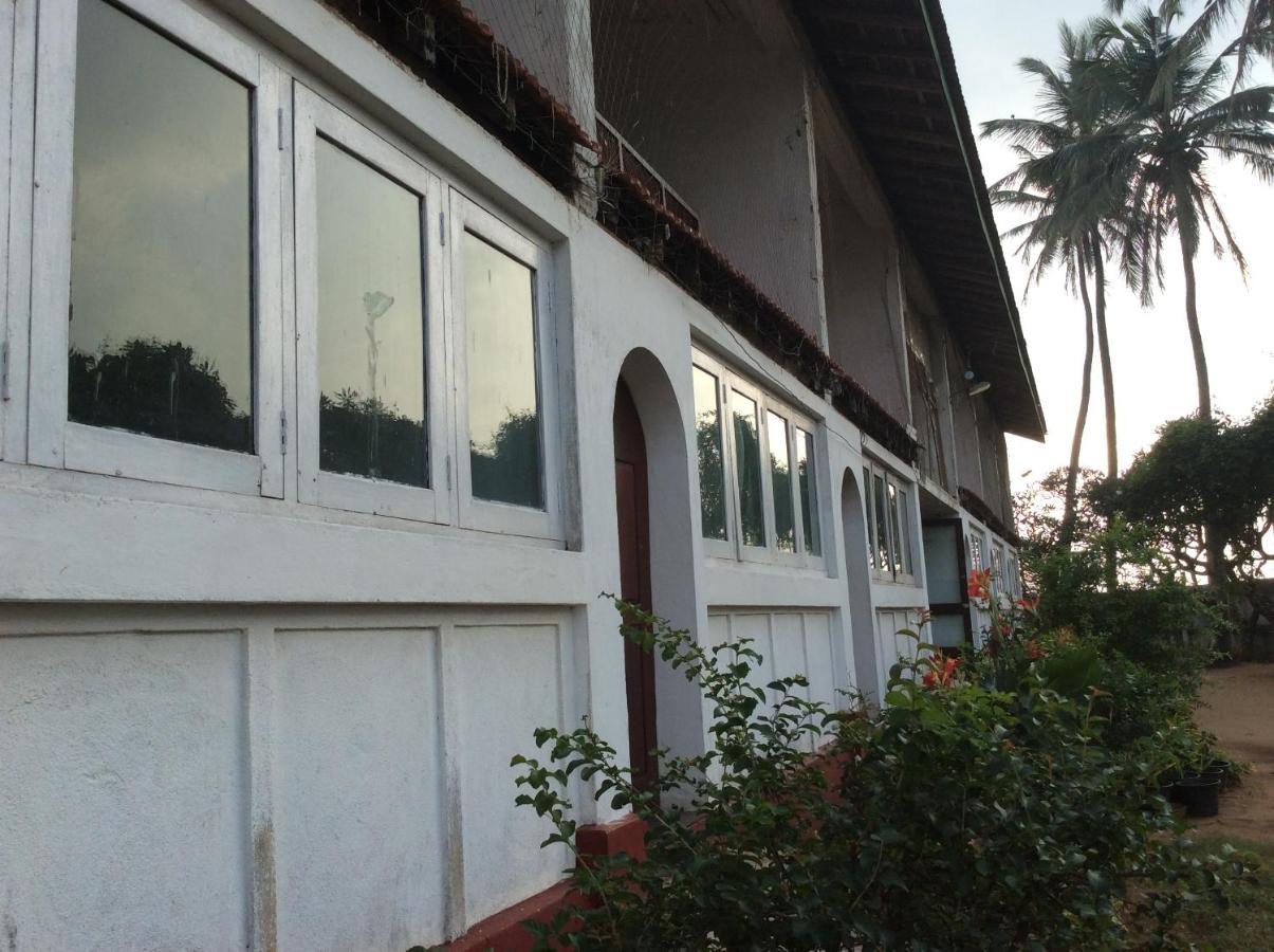 New Rest House Sea View Hotel Negombo Esterno foto