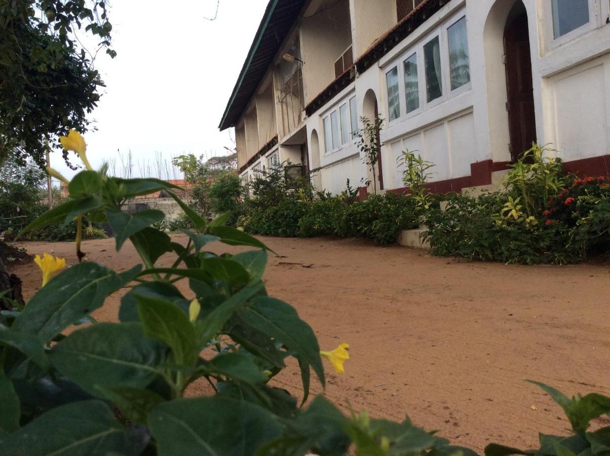 New Rest House Sea View Hotel Negombo Esterno foto
