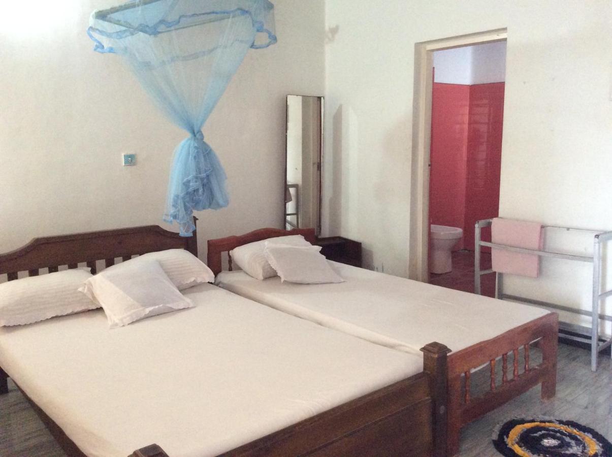 New Rest House Sea View Hotel Negombo Esterno foto