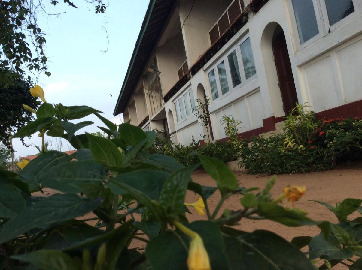 New Rest House Sea View Hotel Negombo Esterno foto
