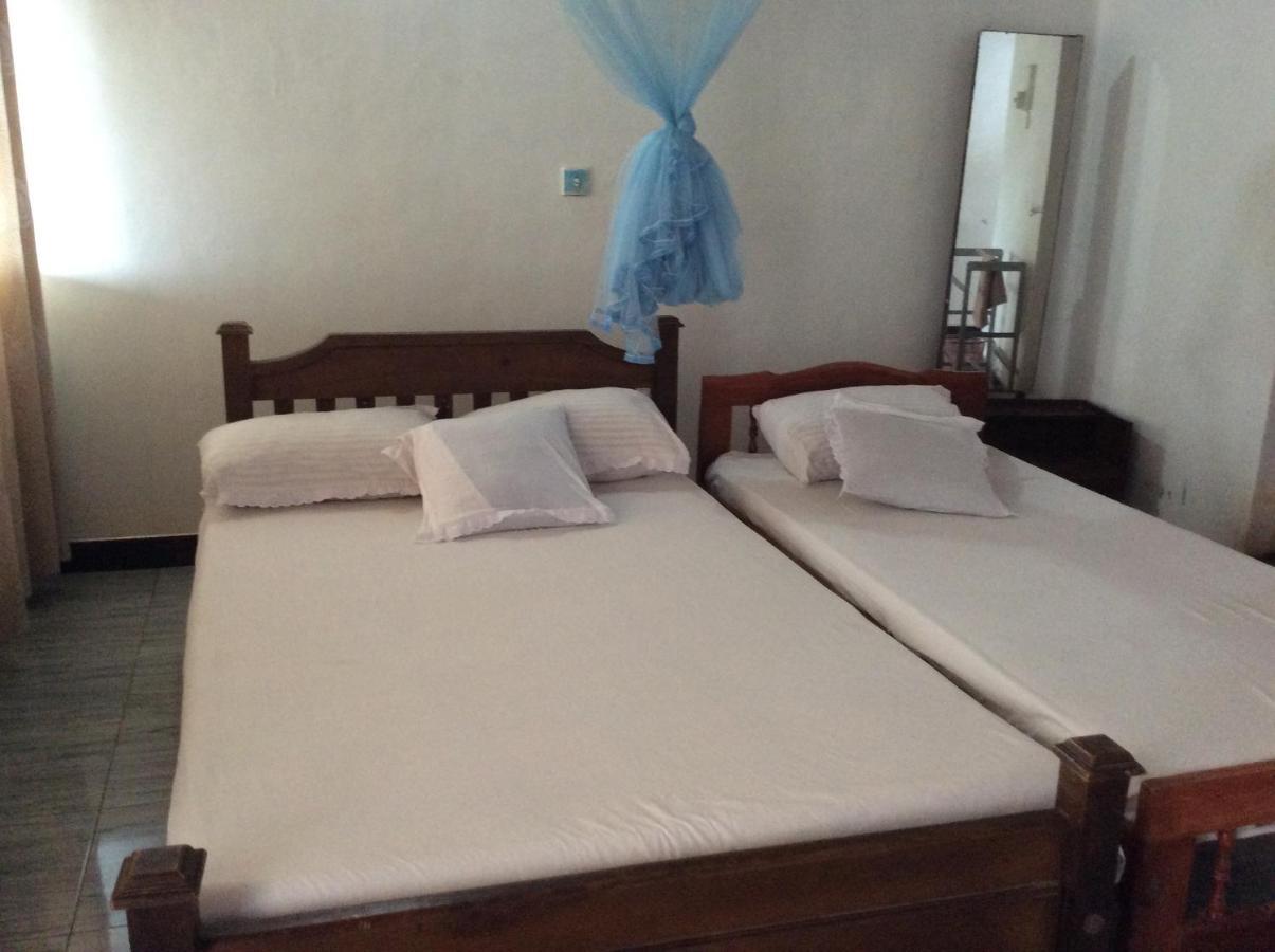 New Rest House Sea View Hotel Negombo Esterno foto